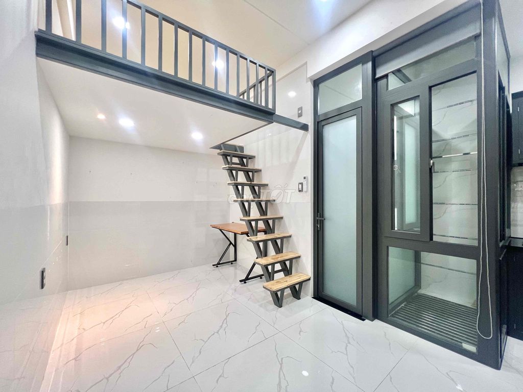 New interior, elevator. Turn to, free car