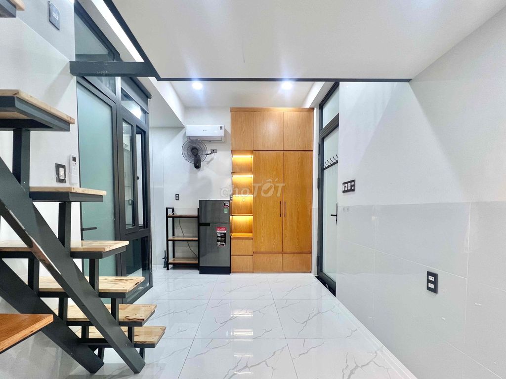 New interior, elevator. Turn to, free car