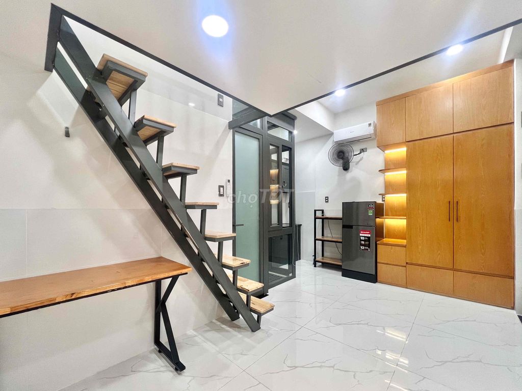 New interior, elevator. Turn to, free car