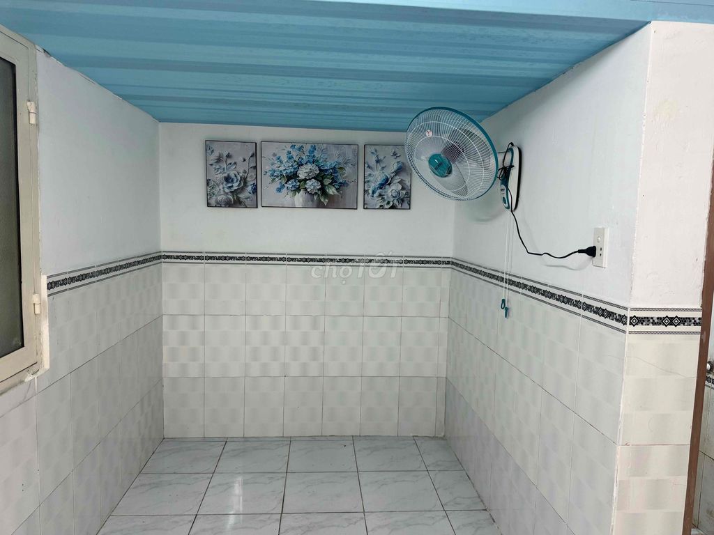 Ground Room, air conditioning, high guard!