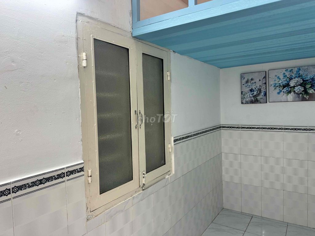 Ground Room, air conditioning, high guard!