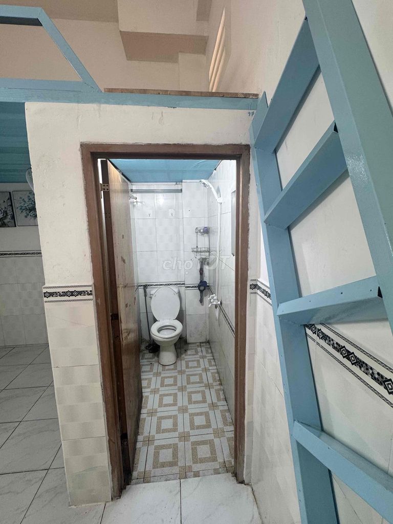 Ground Room, air conditioning, high guard!