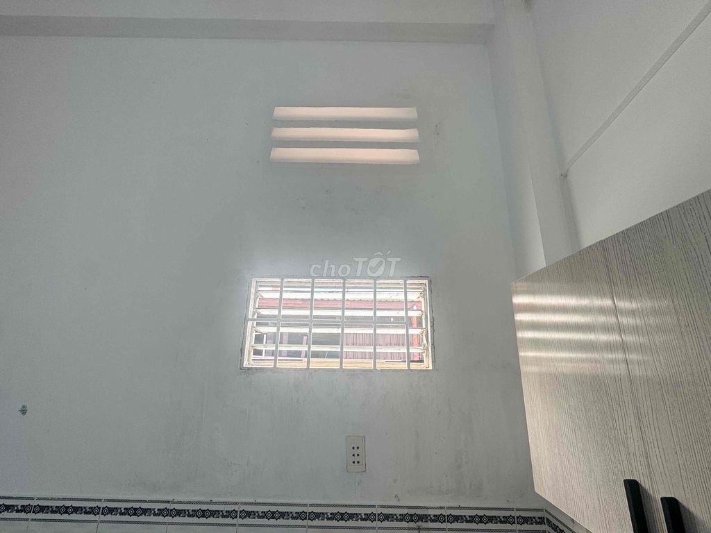 Ground Room, air conditioning, high guard!