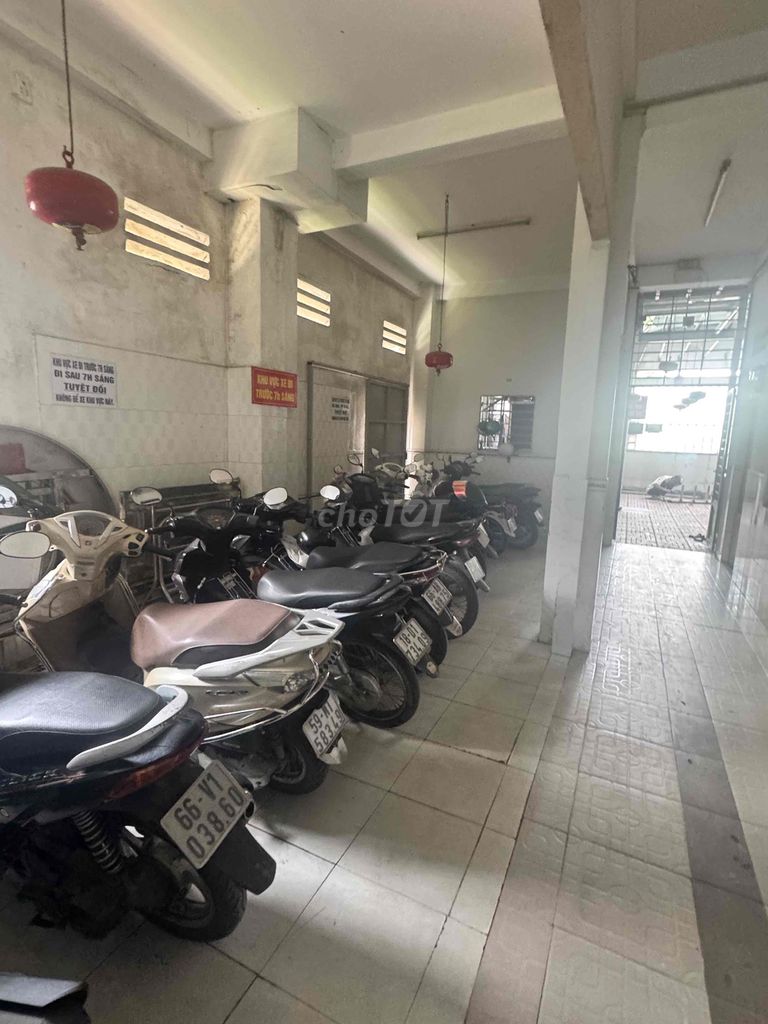 Ground Room, air conditioning, high guard!
