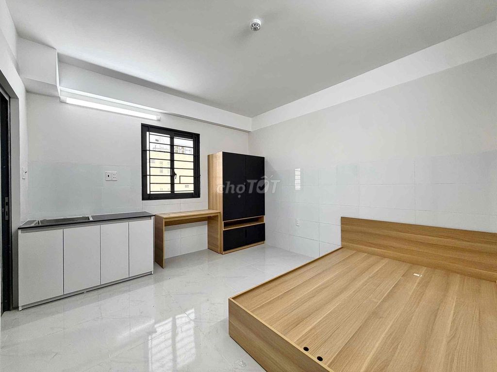 New room, District 12 Garden.