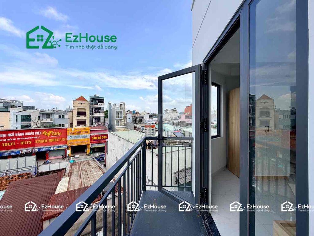 Bancol full interior right on Nguyễn Oanh.