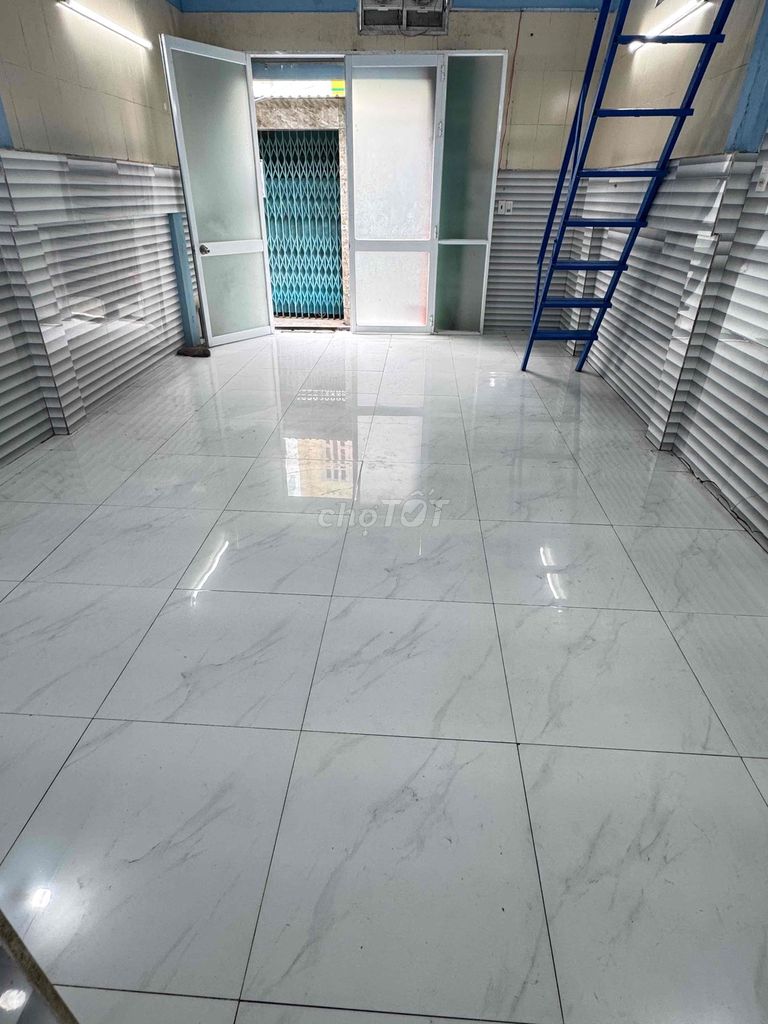 Rent the ground floor - separate passage - like home