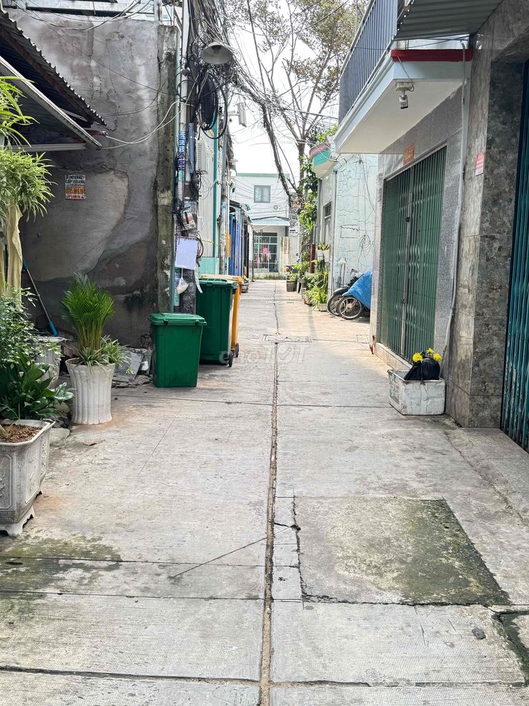 Rent the ground floor - separate passage - like home