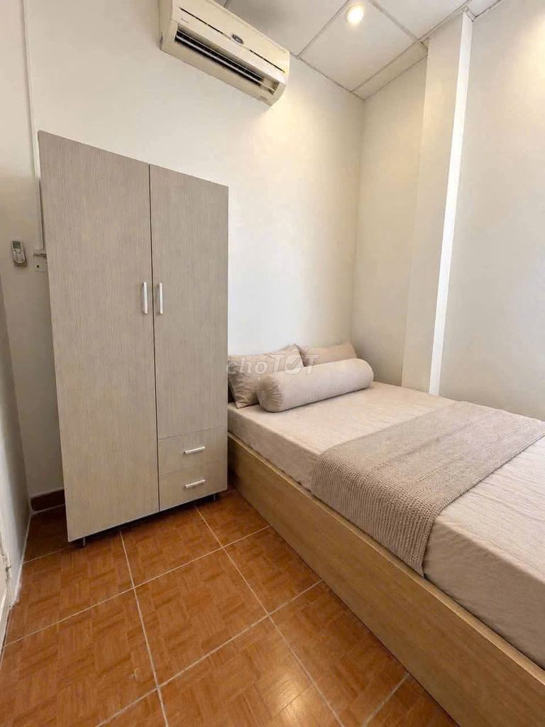 Rent two bedrooms - open windows.