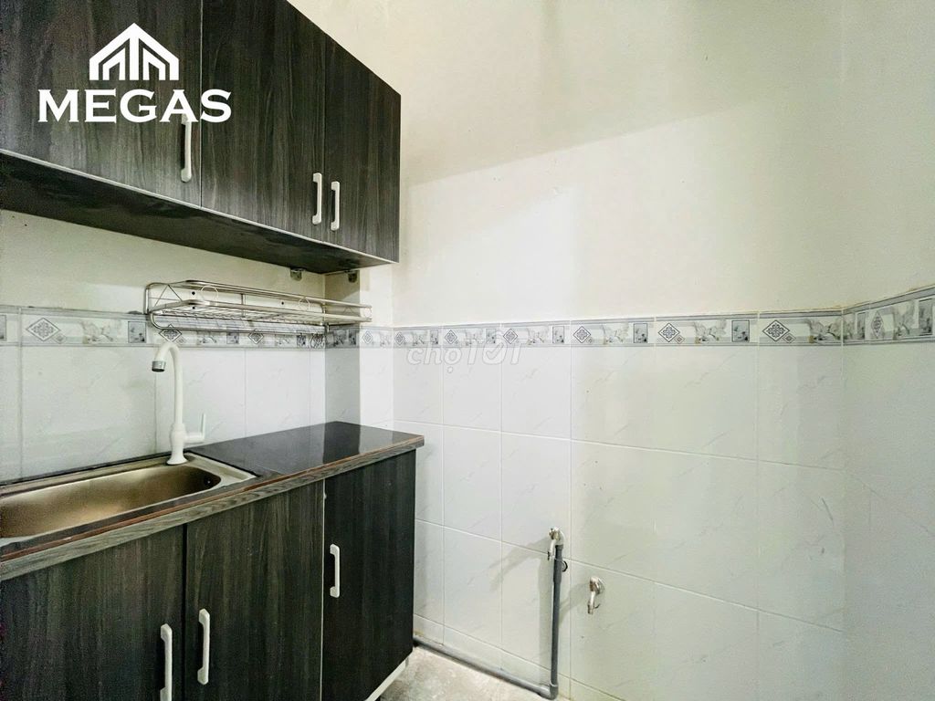 It's the studio-two bedrooms-- 40 M2- Tân Bình.