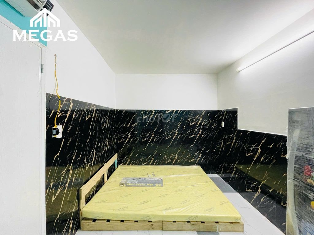 It's the studio-two bedrooms-- 40 M2- Tân Bình.