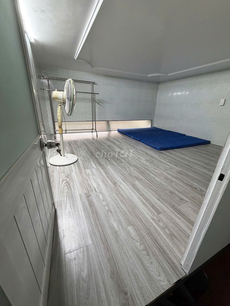 Rooms for Warlocks, private toilets, free time.