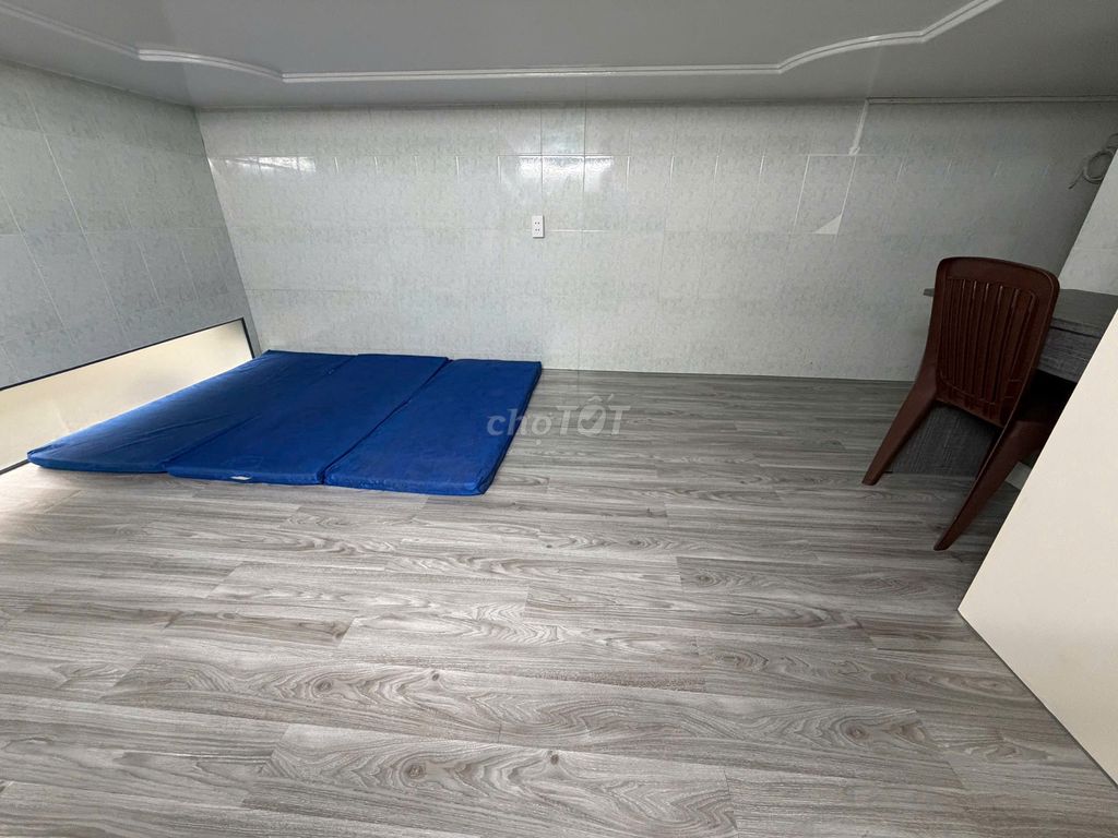 Rooms for Warlocks, private toilets, free time.