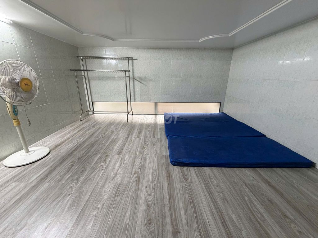 Rooms for Warlocks, private toilets, free time.