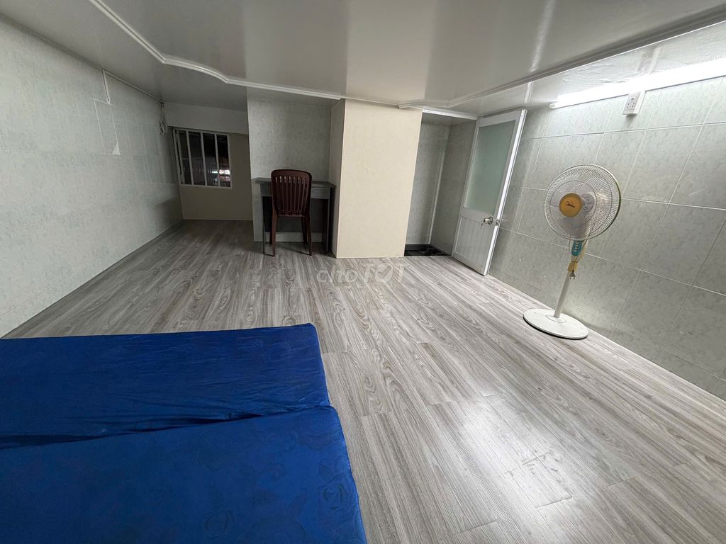 Rooms for Warlocks, private toilets, free time.