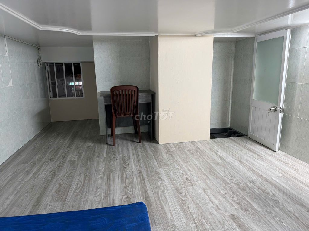 Rooms for Warlocks, private toilets, free time.