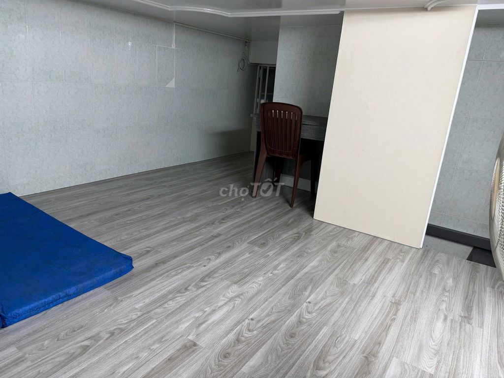 Rooms for Warlocks, private toilets, free time.