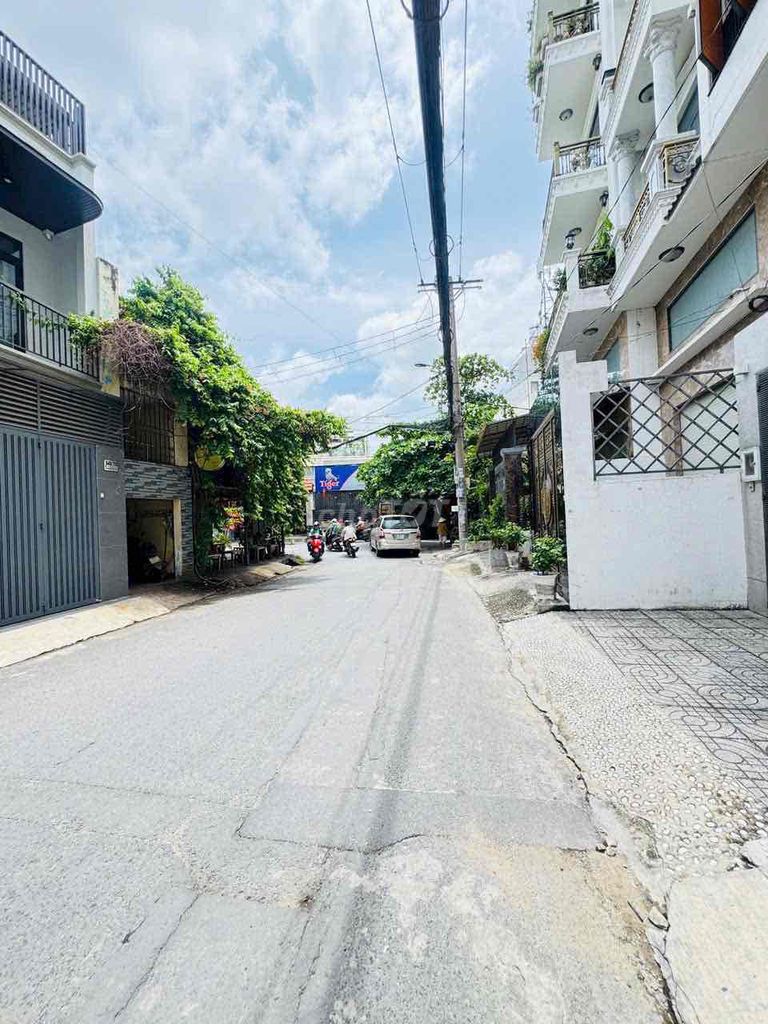 Nice new home. Hxt through four số 28-7-3 bedrooms.