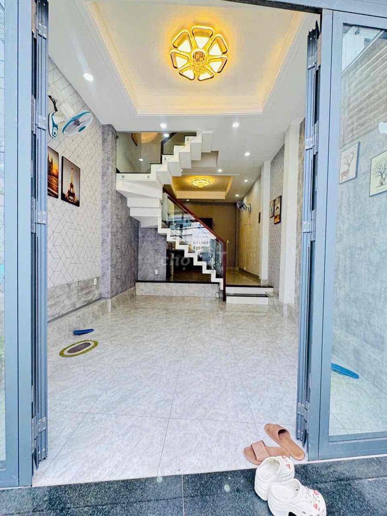 Nice new home. Hxt through four số 28-7-3 bedrooms.