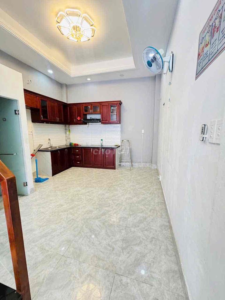 Nice new home. Hxt through four số 28-7-3 bedrooms.