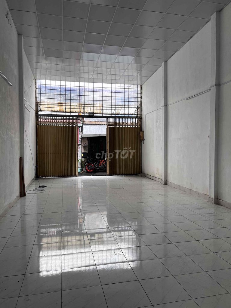 Rent Dht03 Alley. 5 x 20. Oh, my God. Two bedrooms. A toilet. Eight million.
