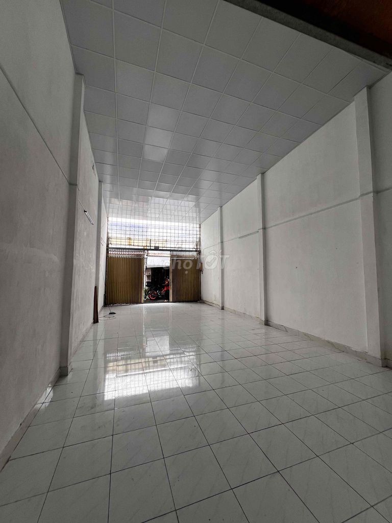 Rent Dht03 Alley. 5 x 20. Oh, my God. Two bedrooms. A toilet. Eight million.