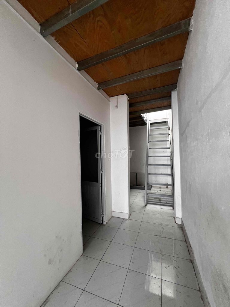 Rent Dht03 Alley. 5 x 20. Oh, my God. Two bedrooms. A toilet. Eight million.