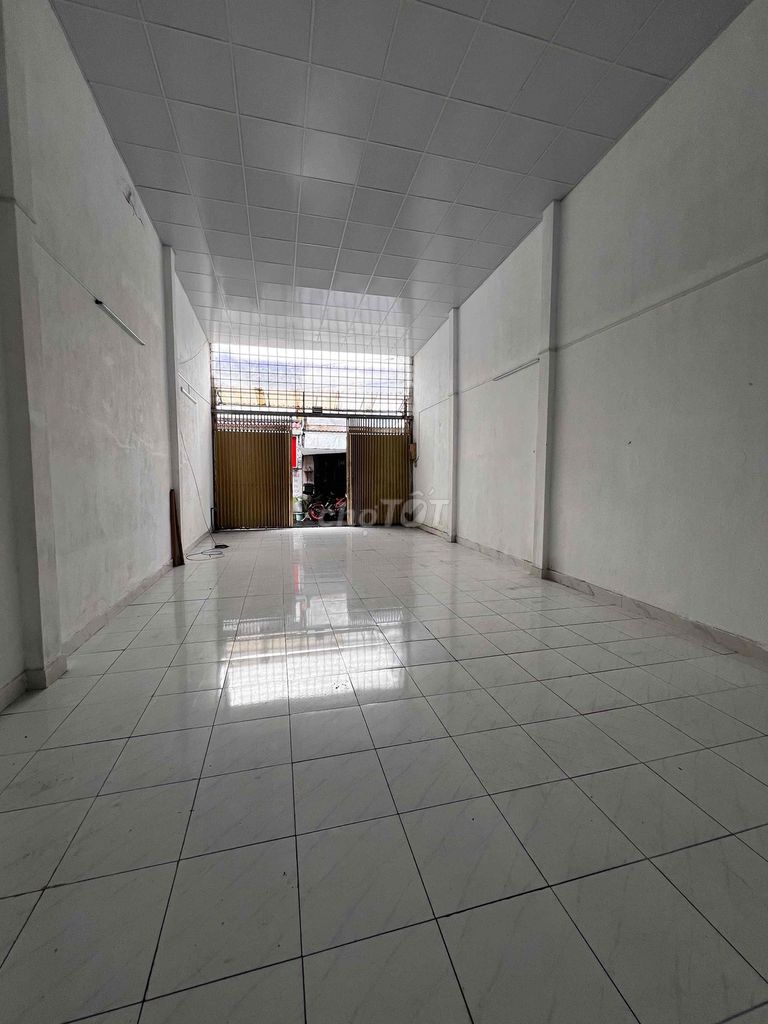 Rent Dht03 Alley. 5 x 20. Oh, my God. Two bedrooms. A toilet. Eight million.