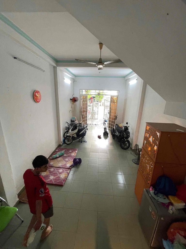Rent a two-story front house on Phước Bình.