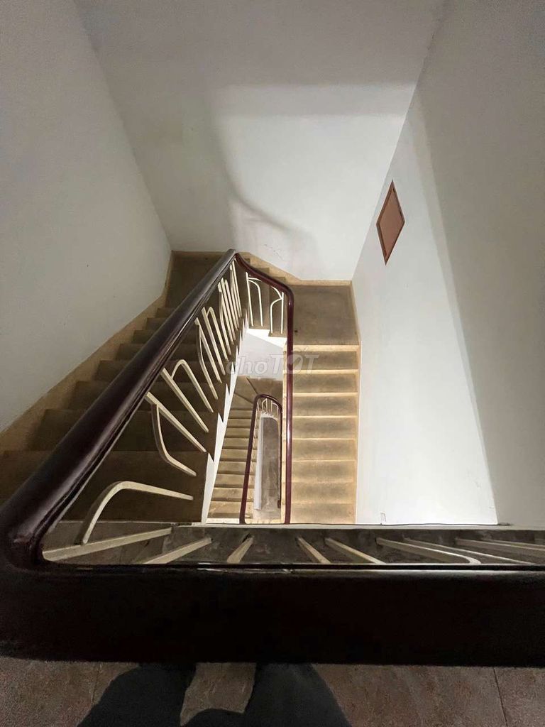 Rent a cash house right here in Metro-4.4 x 25-three floors, wide side.