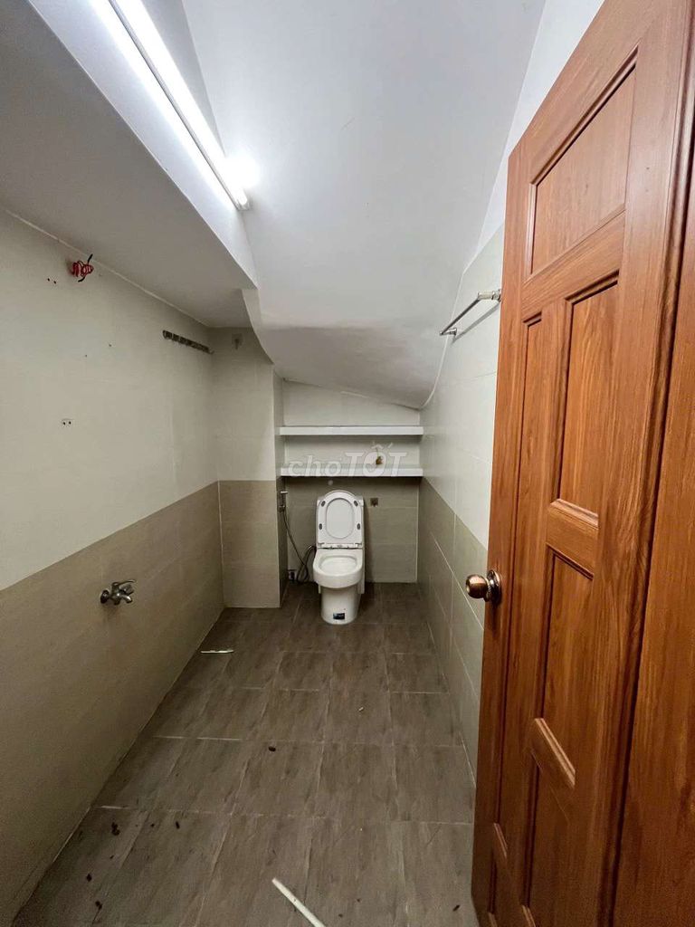 Rent a cash house right here in Metro-4.4 x 25-three floors, wide side.