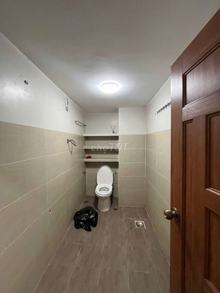 Rent a cash house right here in Metro-4.4 x 25-three floors, wide side.