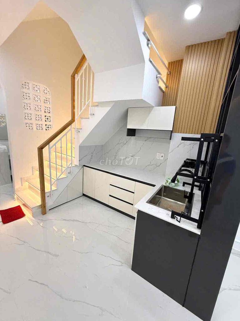 Rent a new house 100% Đoàn Văn Bơ Đoàn Văn Bơ at the Hecc Club.
