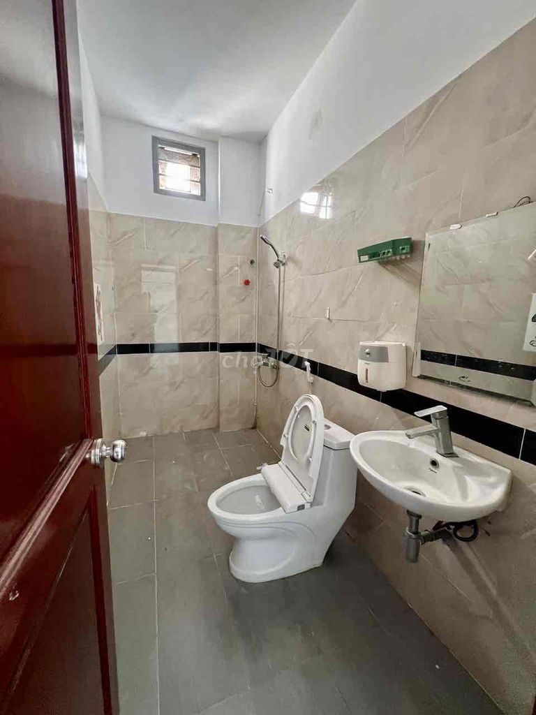 We'll need a ten-foot-one-four-four-story bedroom, four-room toilets. 10 x 40 meters.
