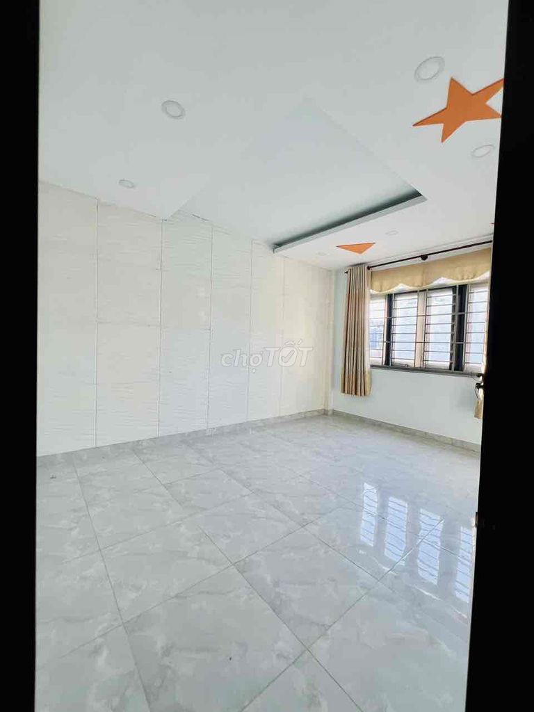 We'll need a ten-foot-one-four-four-story bedroom, four-room toilets. 10 x 40 meters.