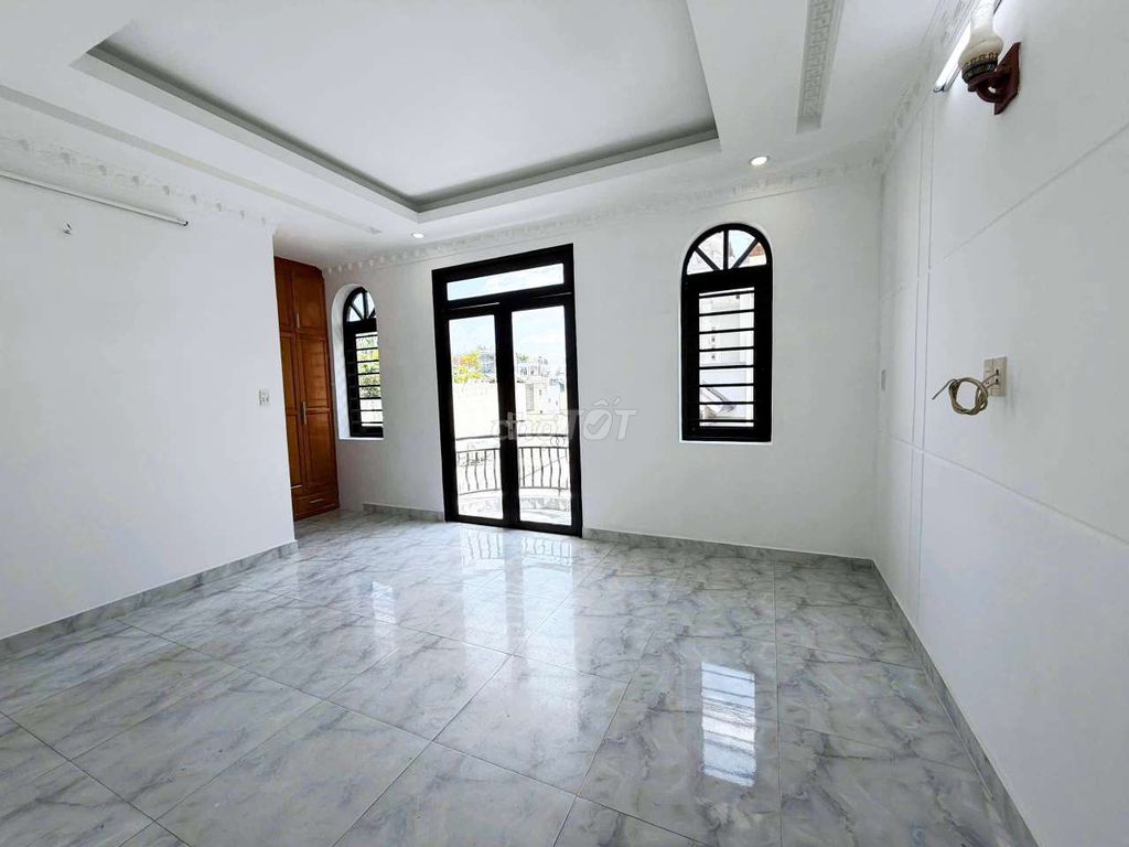 số 22 Lital Way. (4 bedroom, 5 toilets). Car alley. Area using 216 m2
