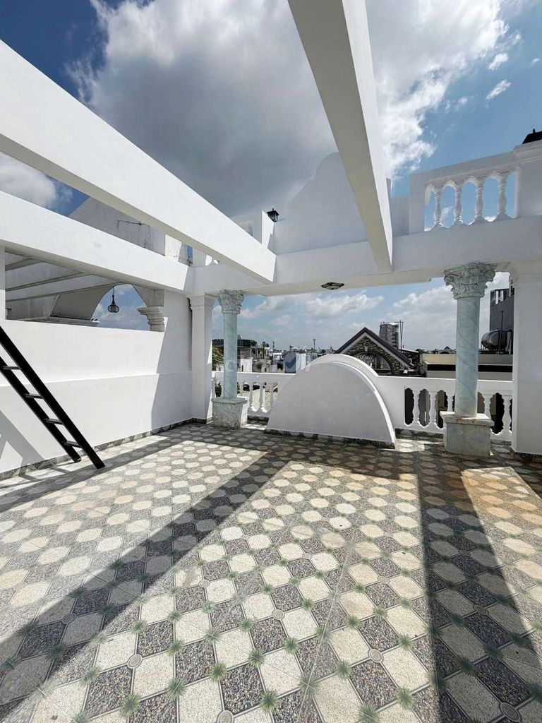 số 22 Lital Way. (4 bedroom, 5 toilets). Car alley. Area using 216 m2