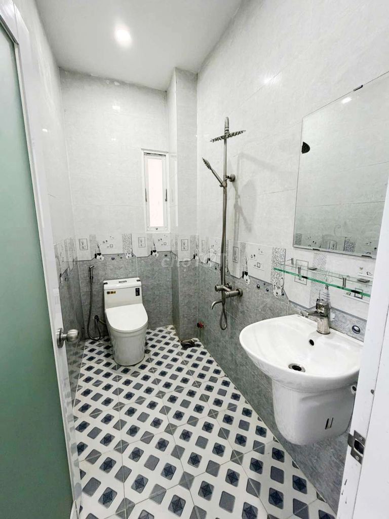 số 22 Lital Way. (4 bedroom, 5 toilets). Car alley. Area using 216 m2