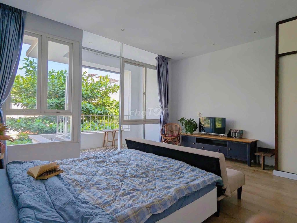 Rent a super open apartment downtown in Bình Thạnh.