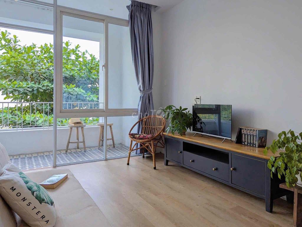 Rent a super open apartment downtown in Bình Thạnh.