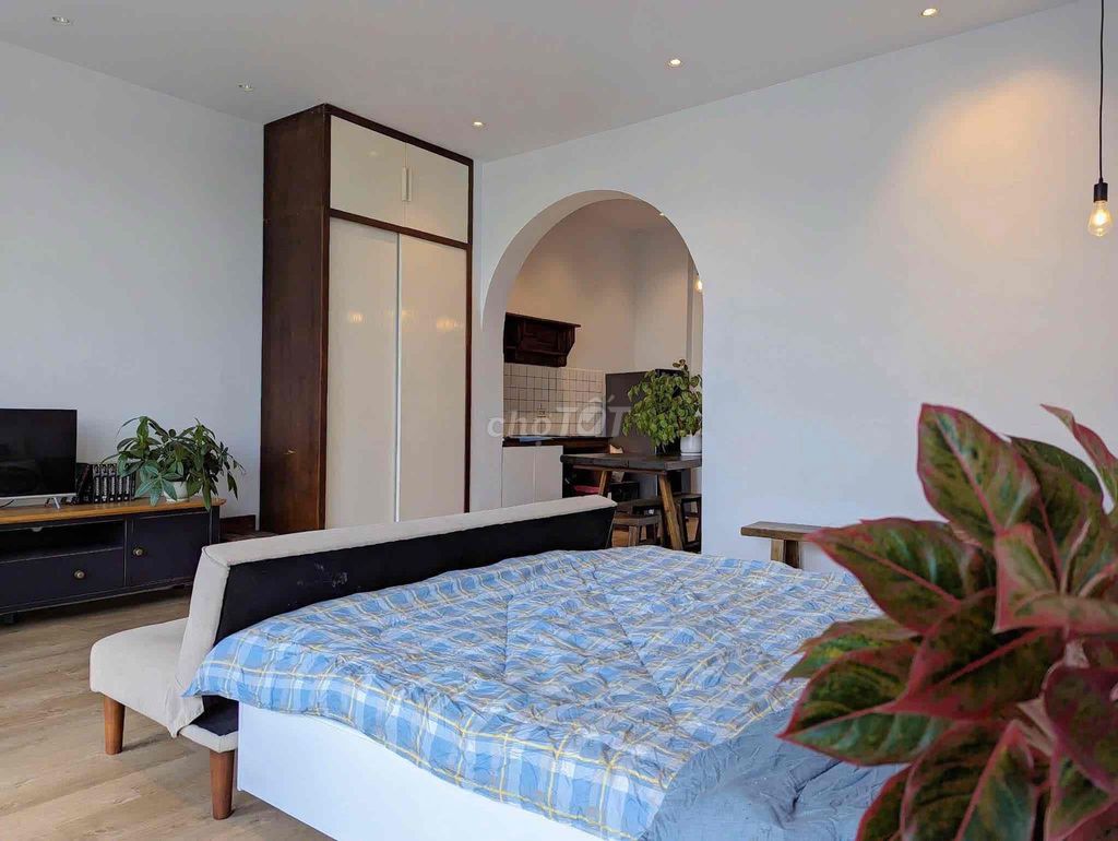 Rent a super open apartment downtown in Bình Thạnh.