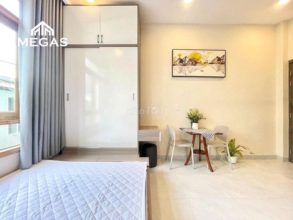 A class apartment right in Hoa Sứ, dining area, playing around.