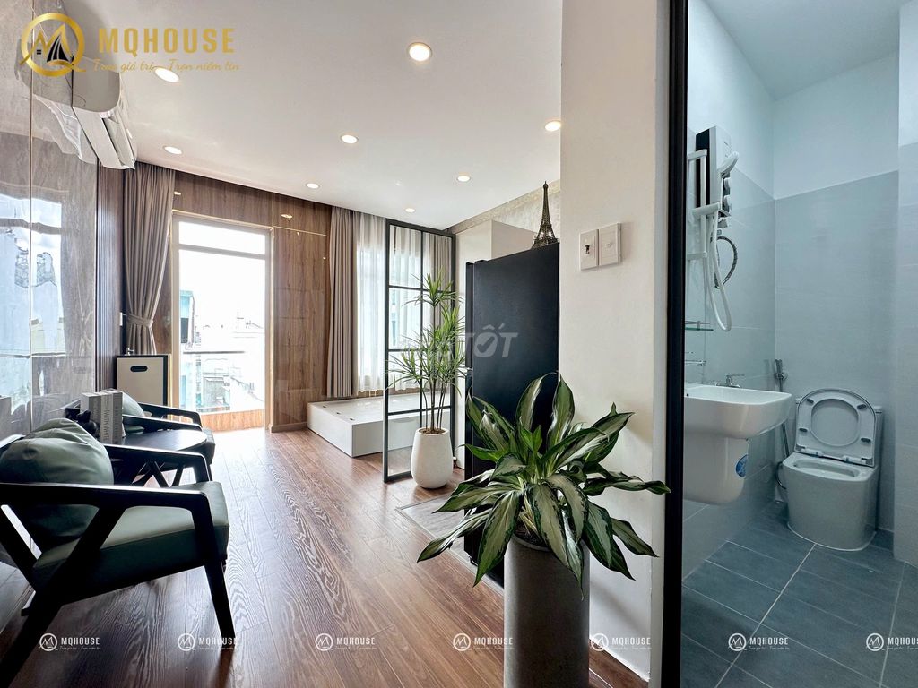 The super-beautiful balcony studio near Phạm Văn Bạch bordered etown - T3