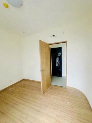 We need to rent three bedrooms. Two toilets.