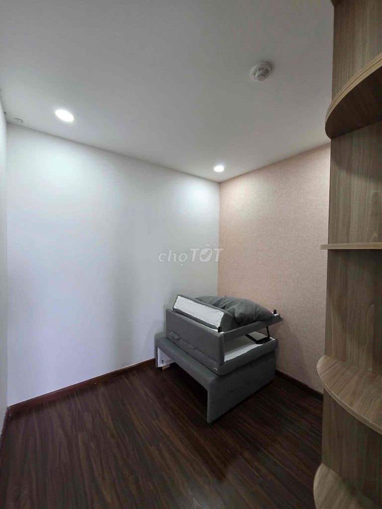 Rent The Botanica two bedrooms. A full-class furniture near the airport at 15.