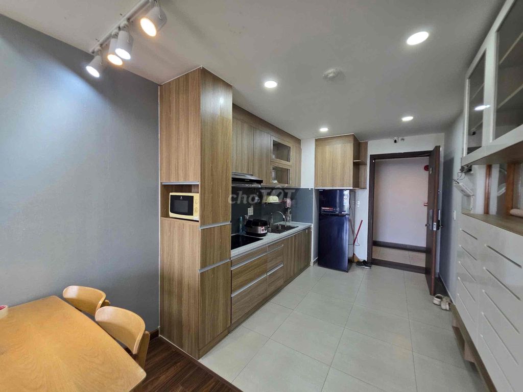Rent The Botanica two bedrooms. A full-class furniture near the airport at 15.