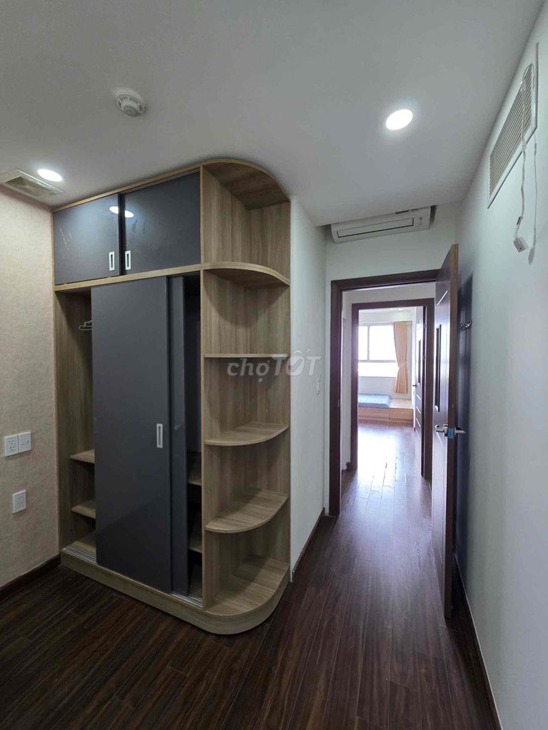 Rent The Botanica two bedrooms. A full-class furniture near the airport at 15.