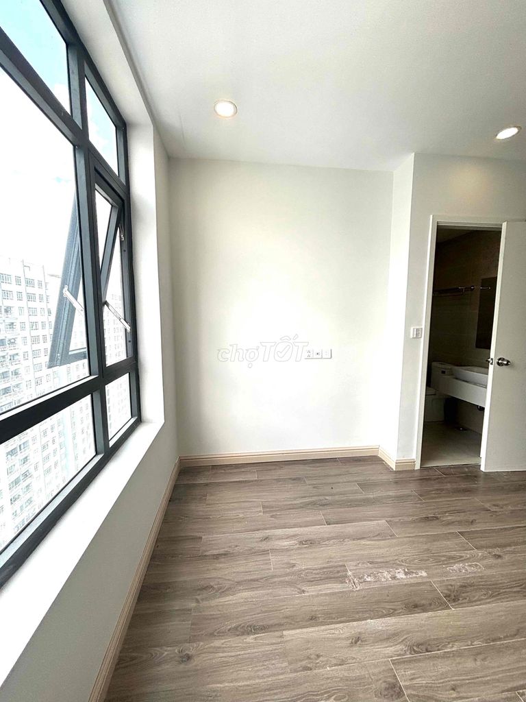 Rent Central Premium of 870 meters 2 empty bedrooms right here at 11 million.