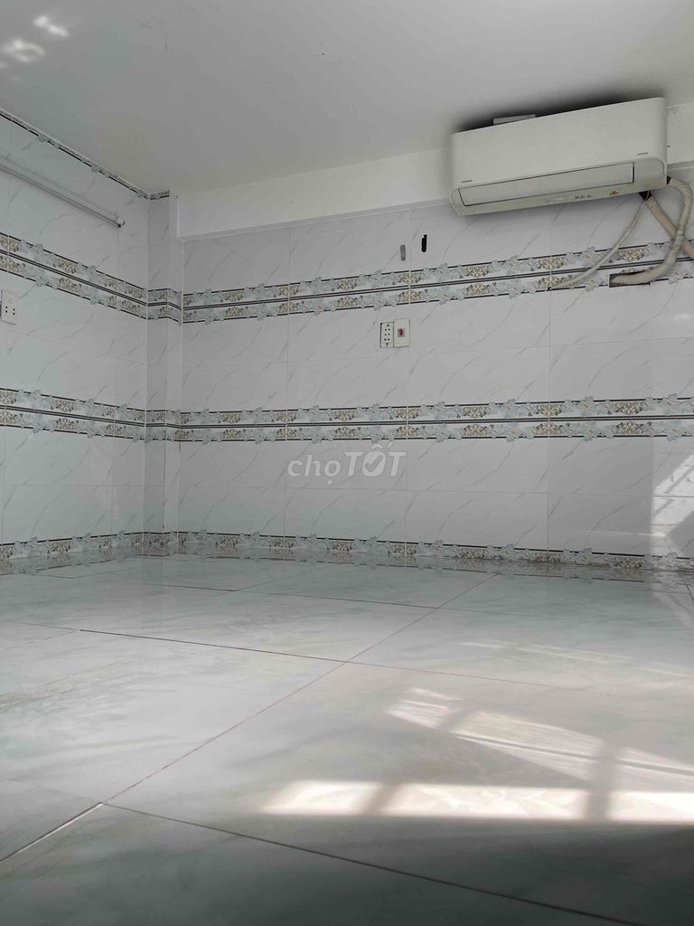 A high-end hotel with a cold water air conditioner.