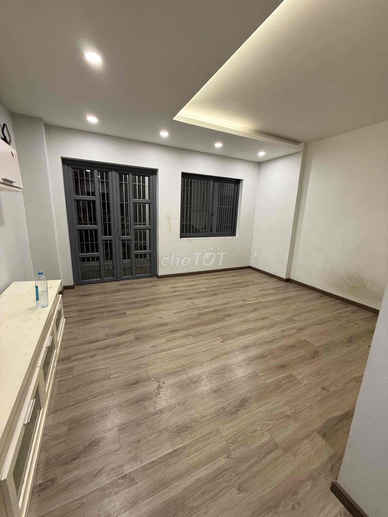 To rent a room with his own bathroom and bancong.